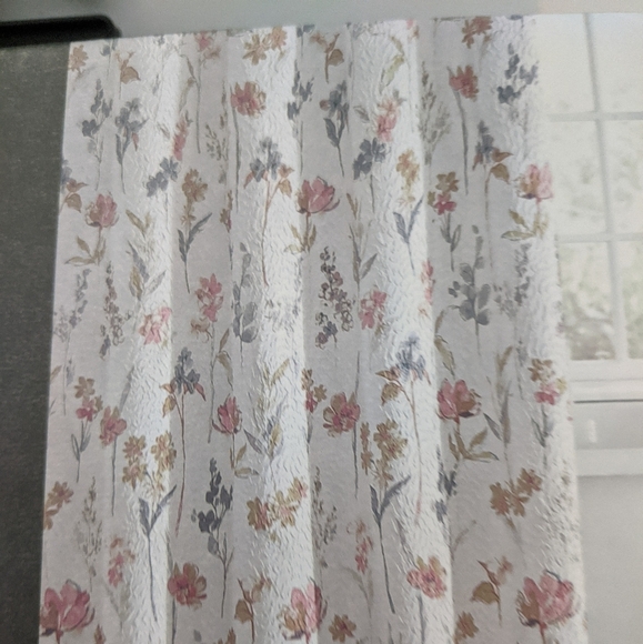 DKNY Floral Chelsea Textured Microsulpt Fabric Shower Curtain 72" x 72" - Picture 5 of 5